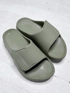 OOFOS OOahh Sports Flex Slides Velcro Strap Green Size 5M/7W